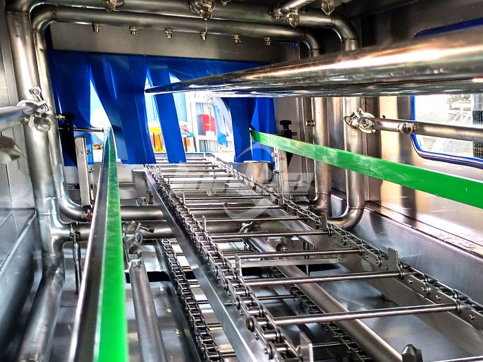 How to Choose an Industrial Basket Washer Based on Plastic Basket Type